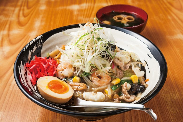 どさん子 塩沢店／【2019】肉海鮮中華丼 煮卵添え｜【公式】南魚沼、本気丼