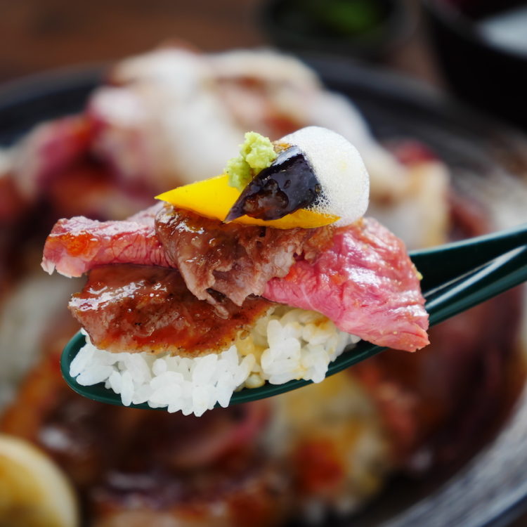 【2020】肉の最高級×米の最上級 松阪牛・炭火焼きポーク・ローストビーフのしあわせ丼