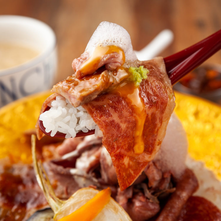 肉の最高級×米の最上級 松阪牛・炭火焼きポーク・ローストビーフの金のしあわせ丼