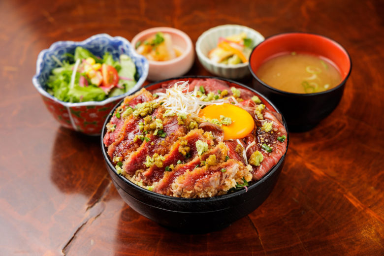 レッドローズ様　予約分　魚沼　ひ 魚沼釜蔵総本店／【2022】～南魚沼産特A釜炊き黄金コシヒカリ米～ 牛