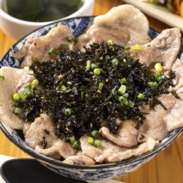 旨み重ねた韓国豚丼