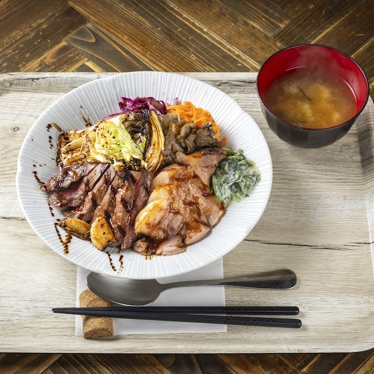 (日本語) 越後牛と新潟県産豚のビストロ丼