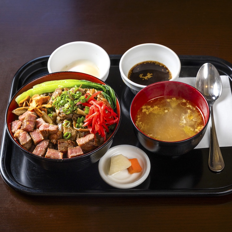 (日本語) 肉にまみれろ。話はそれからだ。ごろごろステーキ牛めし