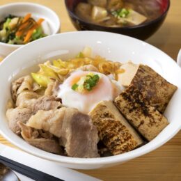 豆爺の肉豆富丼