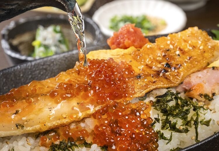 魚沼炉端焼き 鮮極／サーモンハラス焼きといくらの親子丼｜【公式
