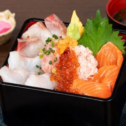 [:ja]うに・かに・いくらの極上海鮮丼[:]