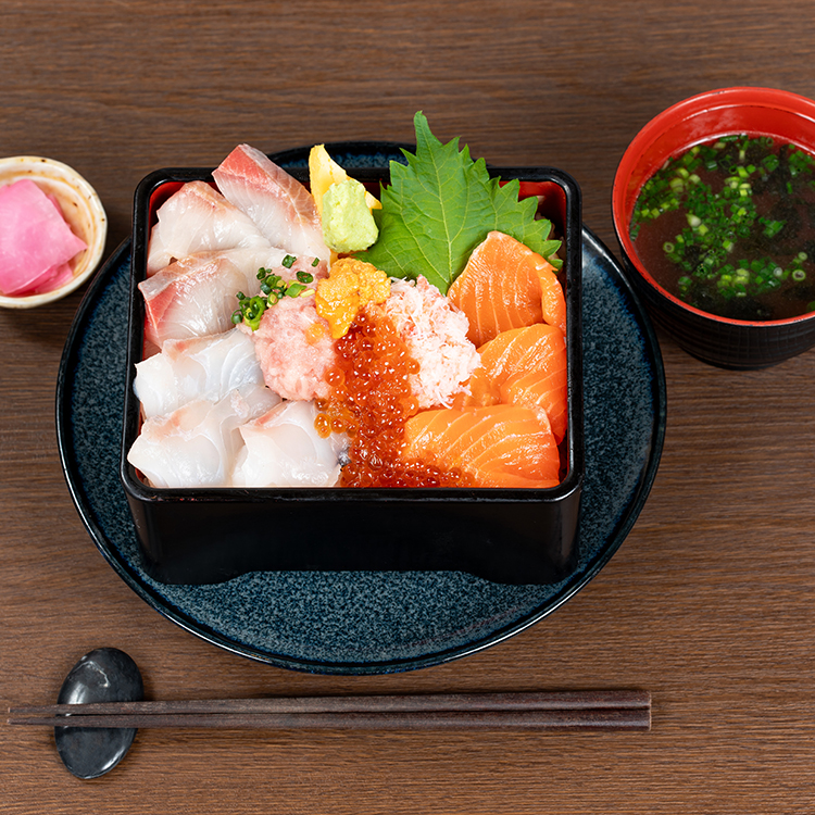 うに・かに・いくらの極上海鮮丼