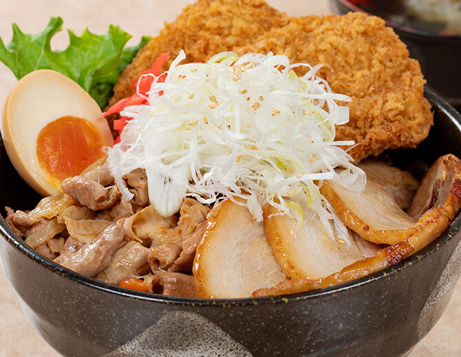 どさん子 塩沢店／新・人気3種のスタミナ丼｜【公式】南魚沼、本気丼