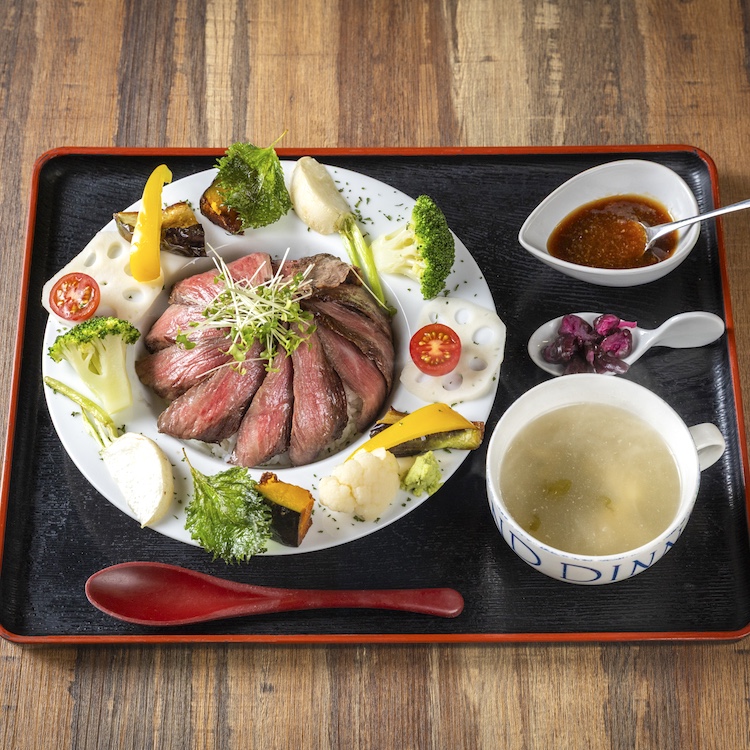 (日本語) 「米の最高級×肉の最高級」 新潟黒毛和牛 魚沼十二彩極ステーキ丼