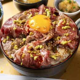 [:ja]南魚沼産特A釜炊き黄金コシヒカリ米<br> 『〜新潟ブランド和牛・巣篭もり卵黄のっけ〜村上牛&もち豚・新堪能丼』[:]