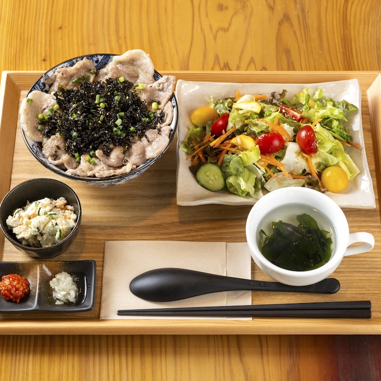 (日本語) 旨み重ねた韓国豚丼